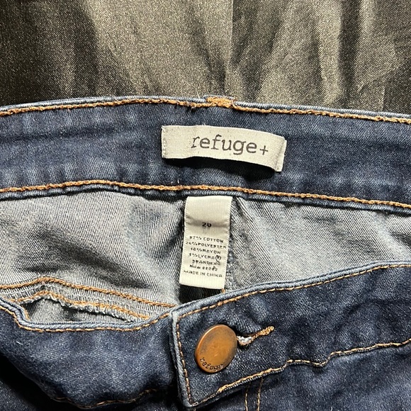 Charlotte Russe Refuge+ Jeans in dark blue. - Picture 1 of 3